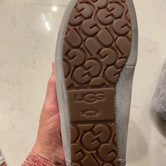 UGG Ansley Slippers - Picture 5 of 7